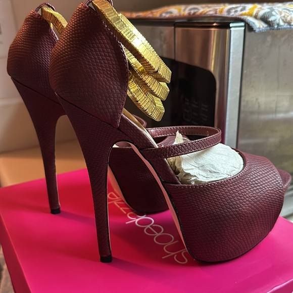 Heels Burgandy - Picture 7 of 8